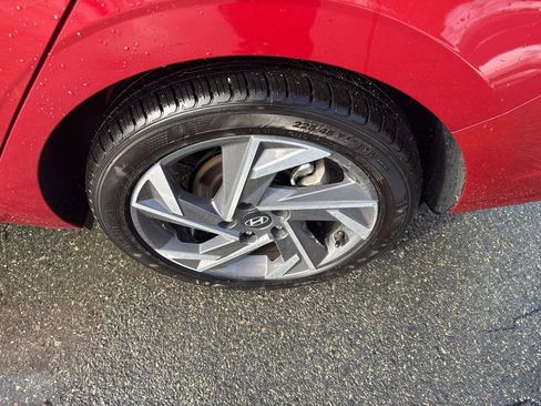 Used 2025 Hyundai Elantra Sport image 14