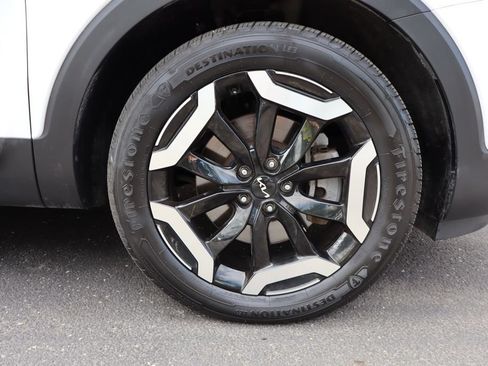 Used 2023 Kia Telluride EX w/ EX Captain's Chair Package AWD/4WD image 12