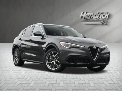 Used 2018 Alfa Romeo Stelvio AWD image 2