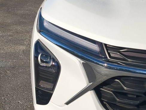 Used 2025 Chevrolet Trax LT w/ LT Convenience Package image 10