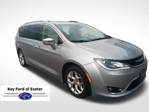 Used 2018 Chrysler Pacifica Limited w/ Advanced Safetytec Group FWD image 1