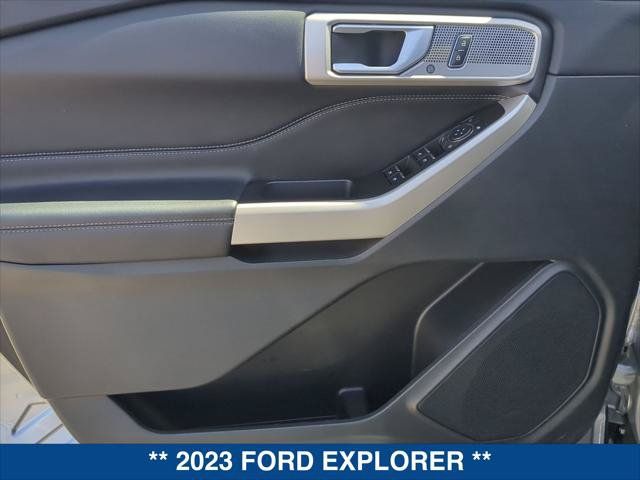 Used 2023 Ford Explorer XLT w/ Equipment Group 202A RWD image 10