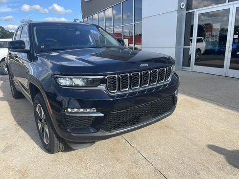 Used 2023 Jeep Grand Cherokee 4WD 4xe image 2