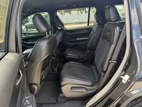 Certified 2025 Jeep Grand Cherokee L Laredo AWD/4WD image 28