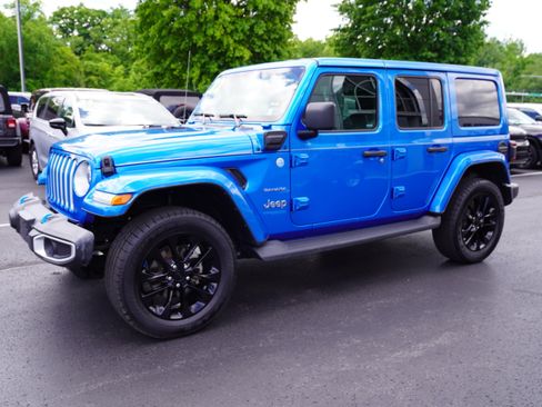 Used 2022 Jeep Wrangler Unlimited Sahara w/ Cold Weather Group AWD/4WD image 9