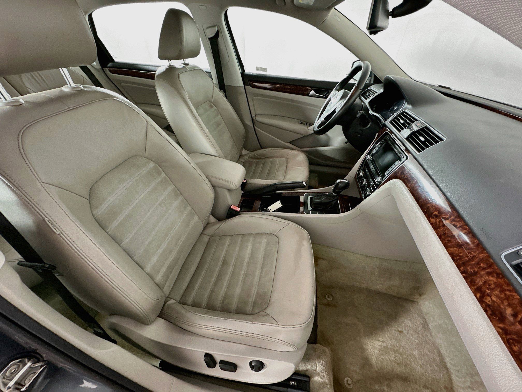 Used 2012 Volkswagen Passat 2.5 SEL Premium FWD image 29