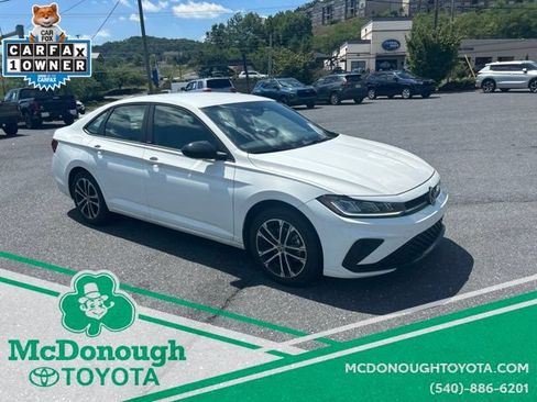 Used 2025 Volkswagen Jetta Sport FWD image 9