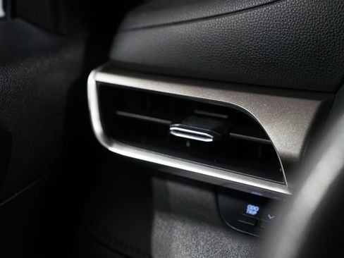 Certified 2021 Toyota Highlander L image 24