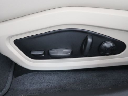 Used 2025 Porsche Taycan image 25