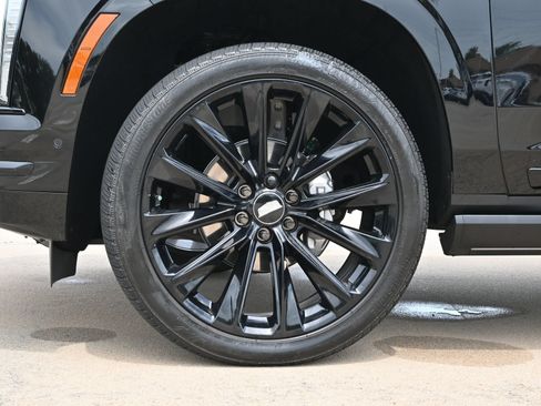Certified 2026 Cadillac Escalade ESV Platinum Sport w/ LPO, ONYX Package AWD/4WD image 27