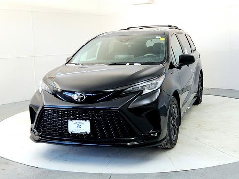 New 2026 Toyota Sienna XSE image 2