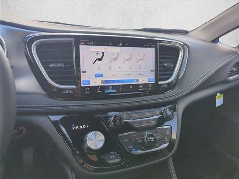 New 2026 Chrysler Pacifica Limited w/ S Appearance Package FWD image 7