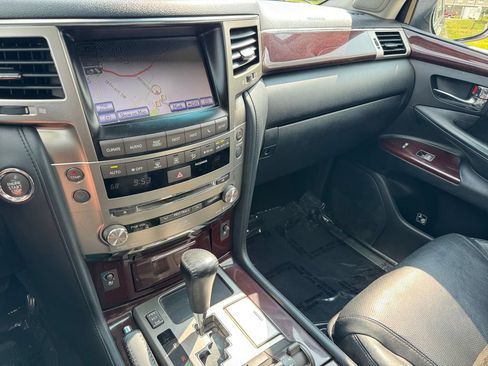 Used 2014 Lexus LX 570 4WD image 29