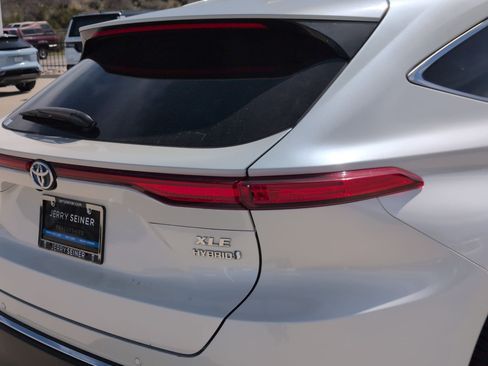 Used 2021 Toyota Venza XLE w/ Softex Package image 11