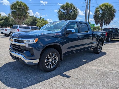 Used 2022 Chevrolet Silverado 1500 LT w/ Z71 Off-Road Package AWD/4WD image 8