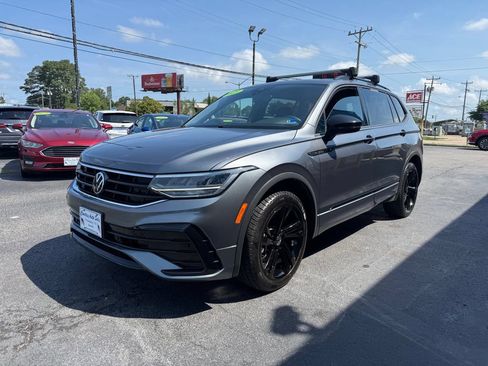 Used 2023 Volkswagen Tiguan SE R-Line AWD/4WD image 3