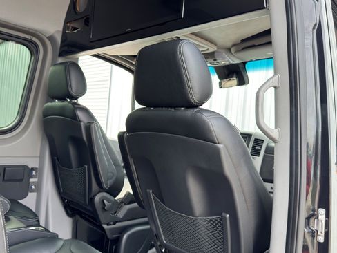 Used 2018 Mercedes-Benz Sprinter 2500 image 24