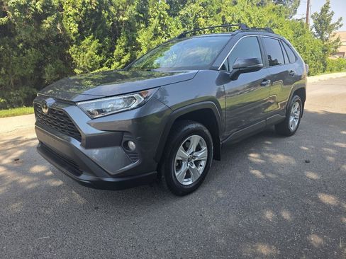 Used 2021 Toyota RAV4 XLE w/ Carpet Mat Package (TMS) FWD image 2