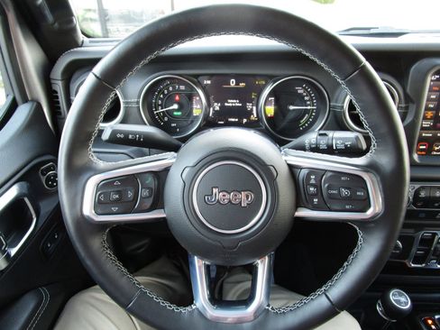 Used 2021 Jeep Wrangler Unlimited Sahara w/ Cold Weather Group image 27