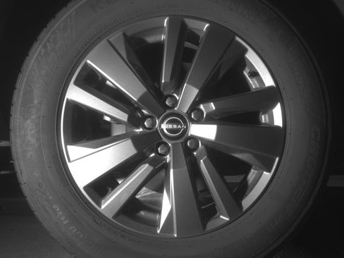 Used 2025 Nissan Pathfinder SV image 15