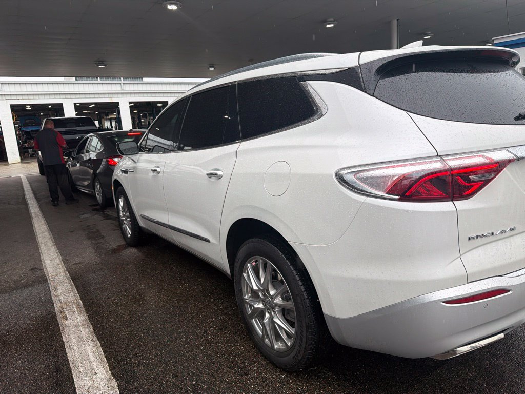 Used 2023 Buick Enclave Essence w/ Experience Buick Package FWD image 3
