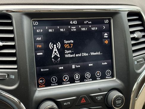 Used 2018 Jeep Grand Cherokee Overland AWD/4WD image 26