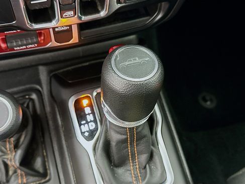 Certified 2022 Jeep Gladiator Mojave w/ Cold Weather Group image 21