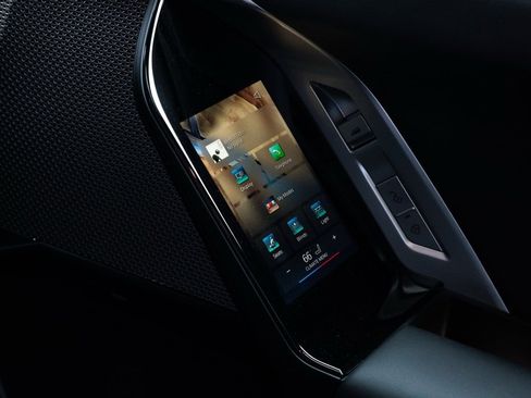 Used 2025 BMW i7 xDrive60 image 14