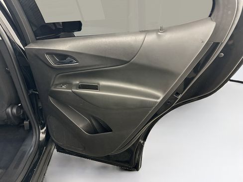 Used 2021 Chevrolet Equinox LT image 32