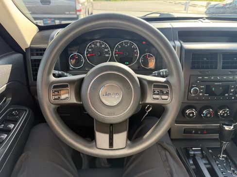 Used 2011 Jeep Liberty Sport AWD/4WD image 21