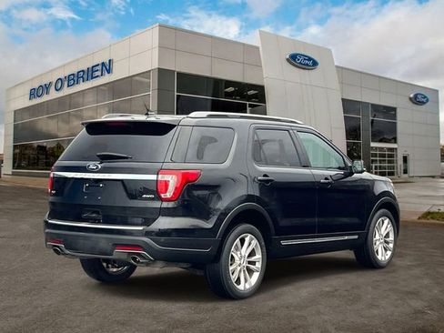 Used 2018 Ford Explorer XLT w/ Equipment Group 202A image 5