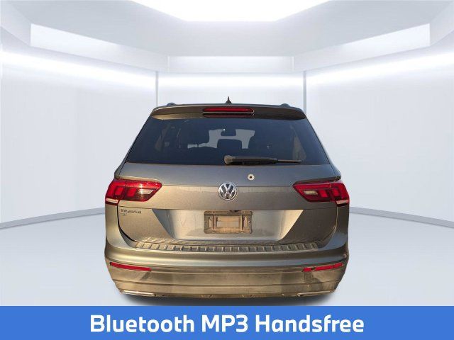 Used 2019 Volkswagen Tiguan SE w/ Panoramic Sunroof Package FWD image 2