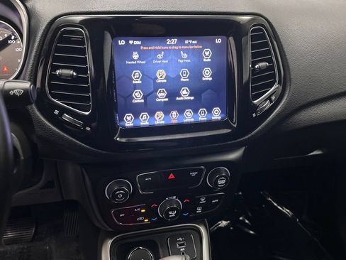 Used 2019 Jeep Compass Latitude w/ Cold Weather Group AWD/4WD image 11