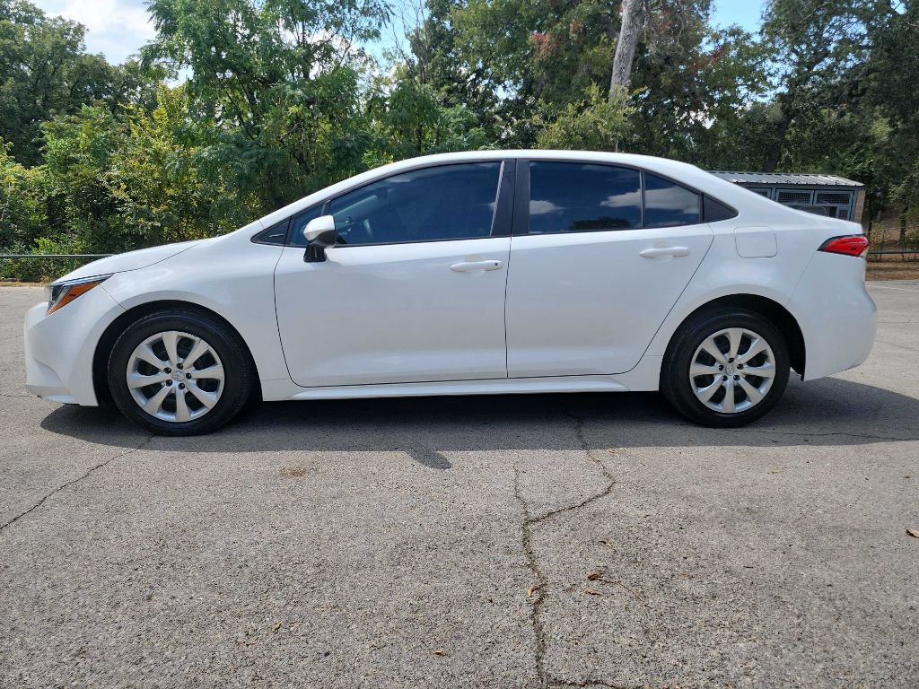 Used 2023 Toyota Corolla LE FWD image 4
