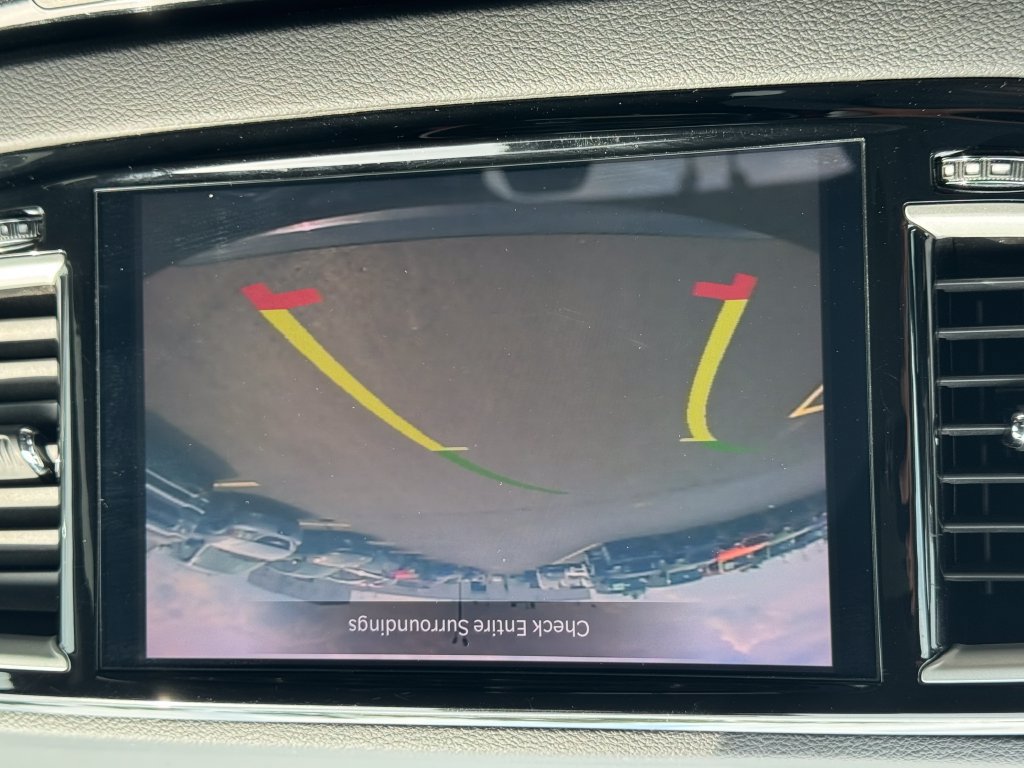 Used 2024 Chrysler Pacifica Touring-L FWD image 32