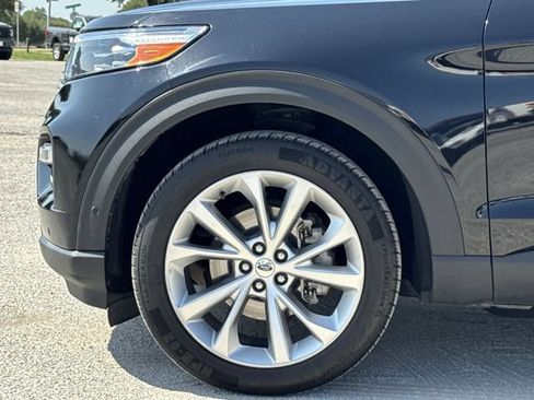 Used 2022 Ford Explorer Platinum w/ Equipment Group 601A AWD/4WD image 10