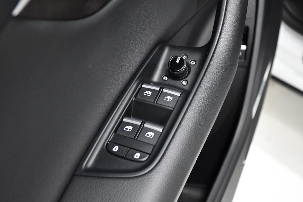 Used 2019 Audi Q8 Premium Plus w/ Premium Plus AWD/4WD image 18
