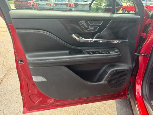 Used 2022 Lincoln Corsair Standard w/ Premium Package image 11