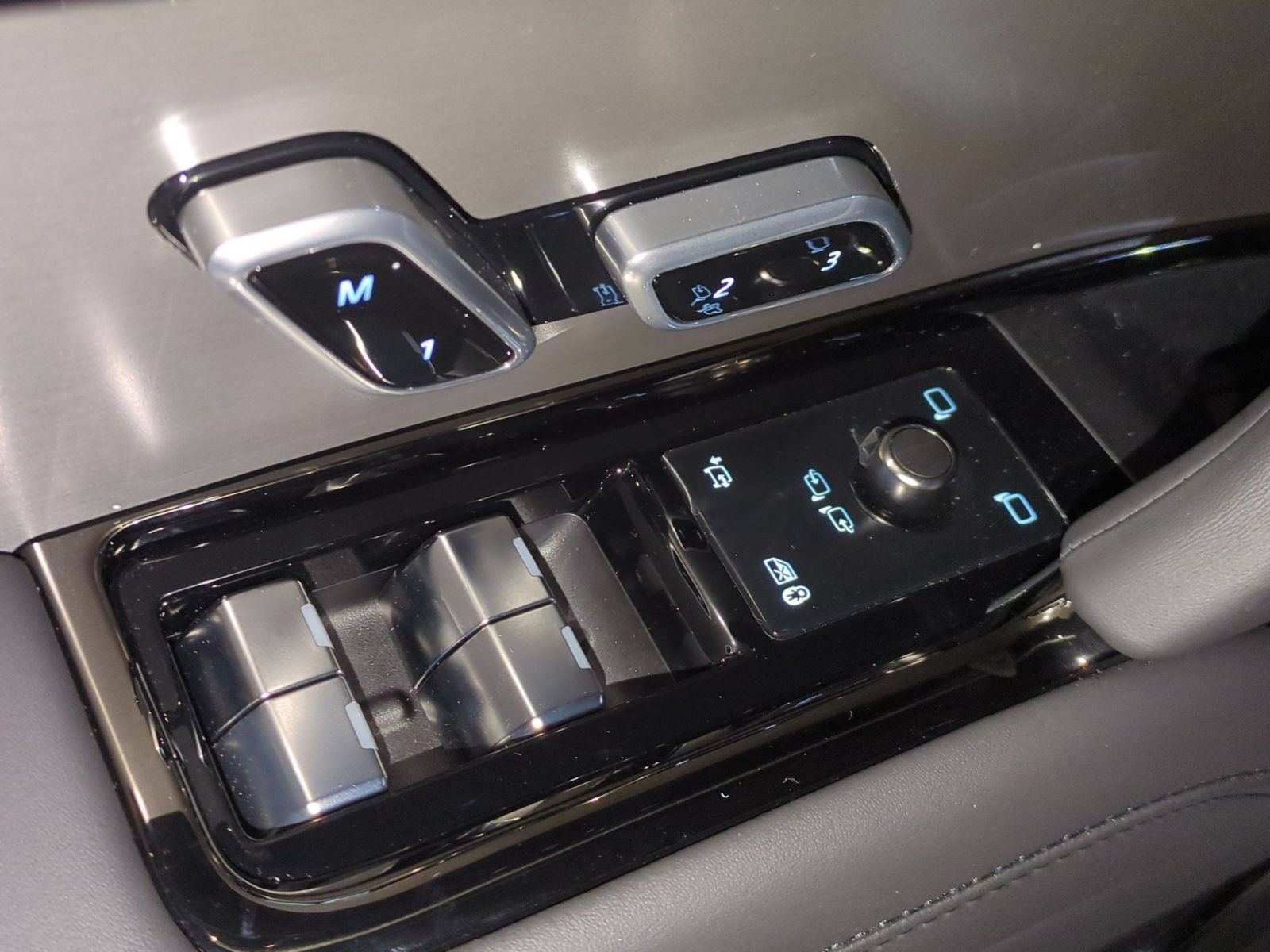 New 2027 Land Rover Range Rover Sport SE AWD/4WD image 12
