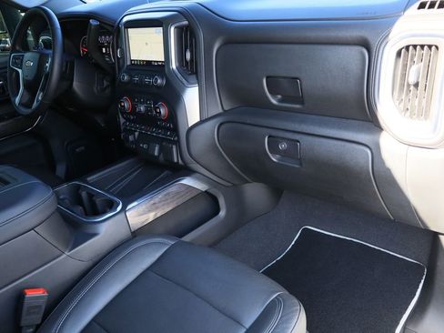 Used 2020 Chevrolet Silverado 2500 LTZ w/ Technology Package image 30