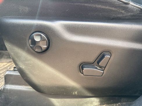 Used 2020 Jeep Grand Cherokee Overland image 15