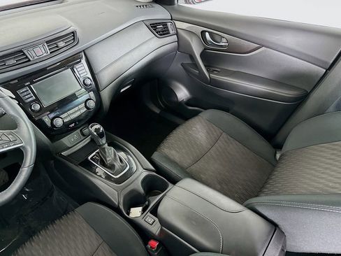 Used 2019 Nissan Rogue SV image 31