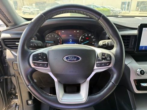 Used 2023 Ford Explorer XLT RWD image 12