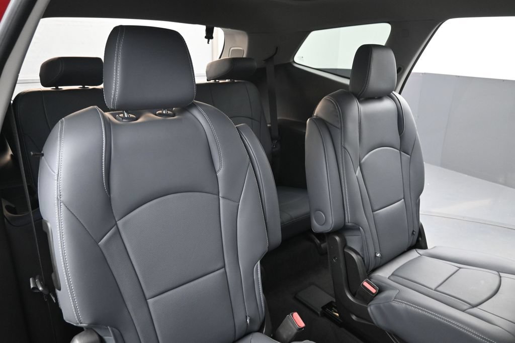 Used 2018 Buick Enclave Premium w/ LPO, Hit The Road Package FWD image 32