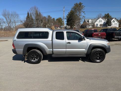 Used 2015 Toyota Tacoma 4x4 Access Cab w/ Convenience Package image 4