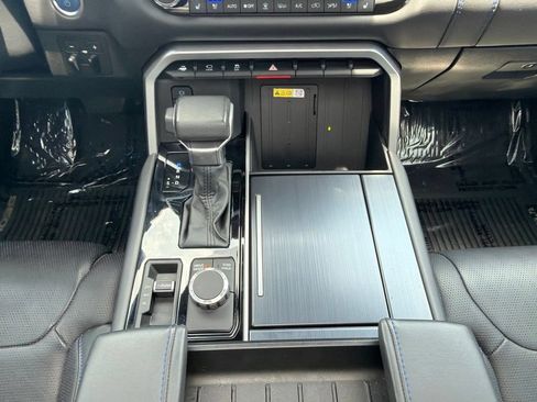 Used 2024 Toyota Sequoia Platinum AWD/4WD image 32