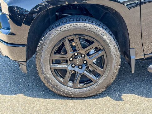 Used 2024 Chevrolet Silverado 1500 Custom w/ Turbomax Blackout Package AWD/4WD image 13