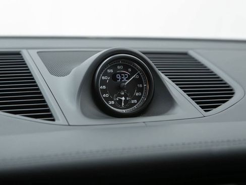 Certified 2026 Porsche Macan AWD/4WD image 32