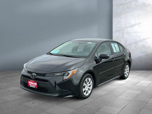 Certified 2023 Toyota Corolla LE image 1