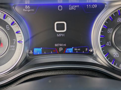 Used 2015 Chrysler 300 Limited image 26